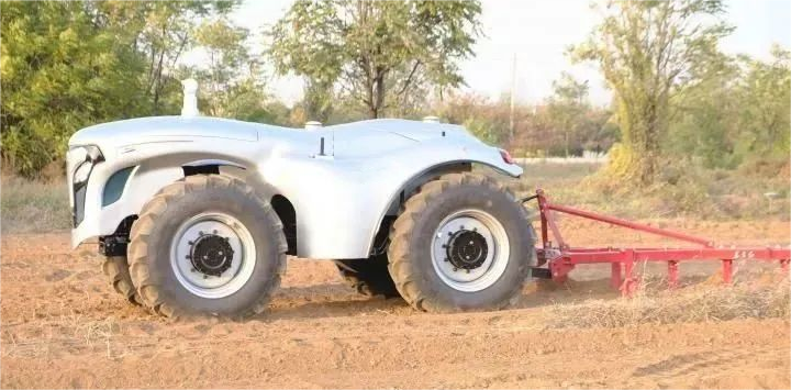 In progressionem flecte de unmaned villam tractor