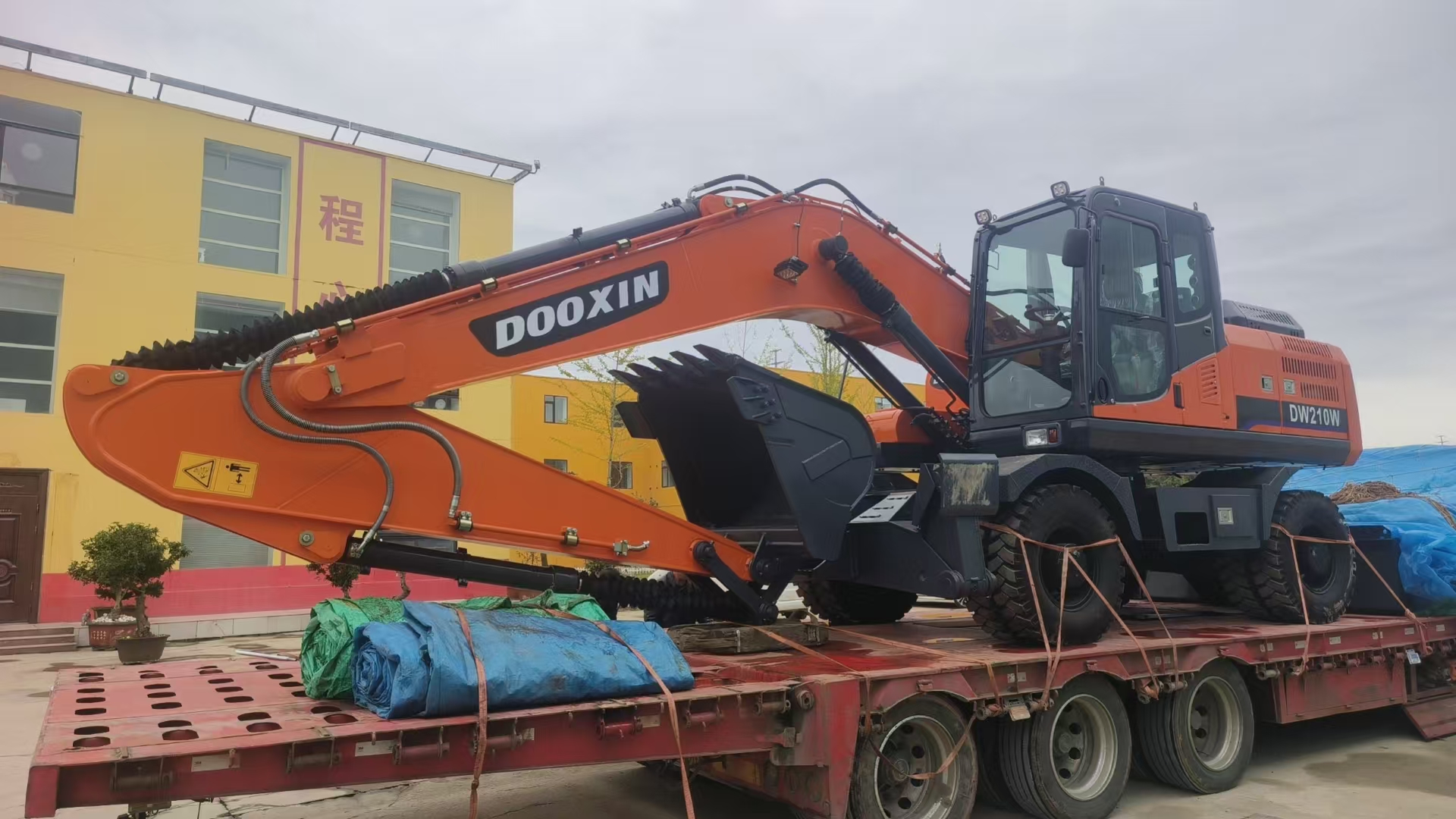 Novus ordo Shipment pro 21ton Sulla CAVATOR