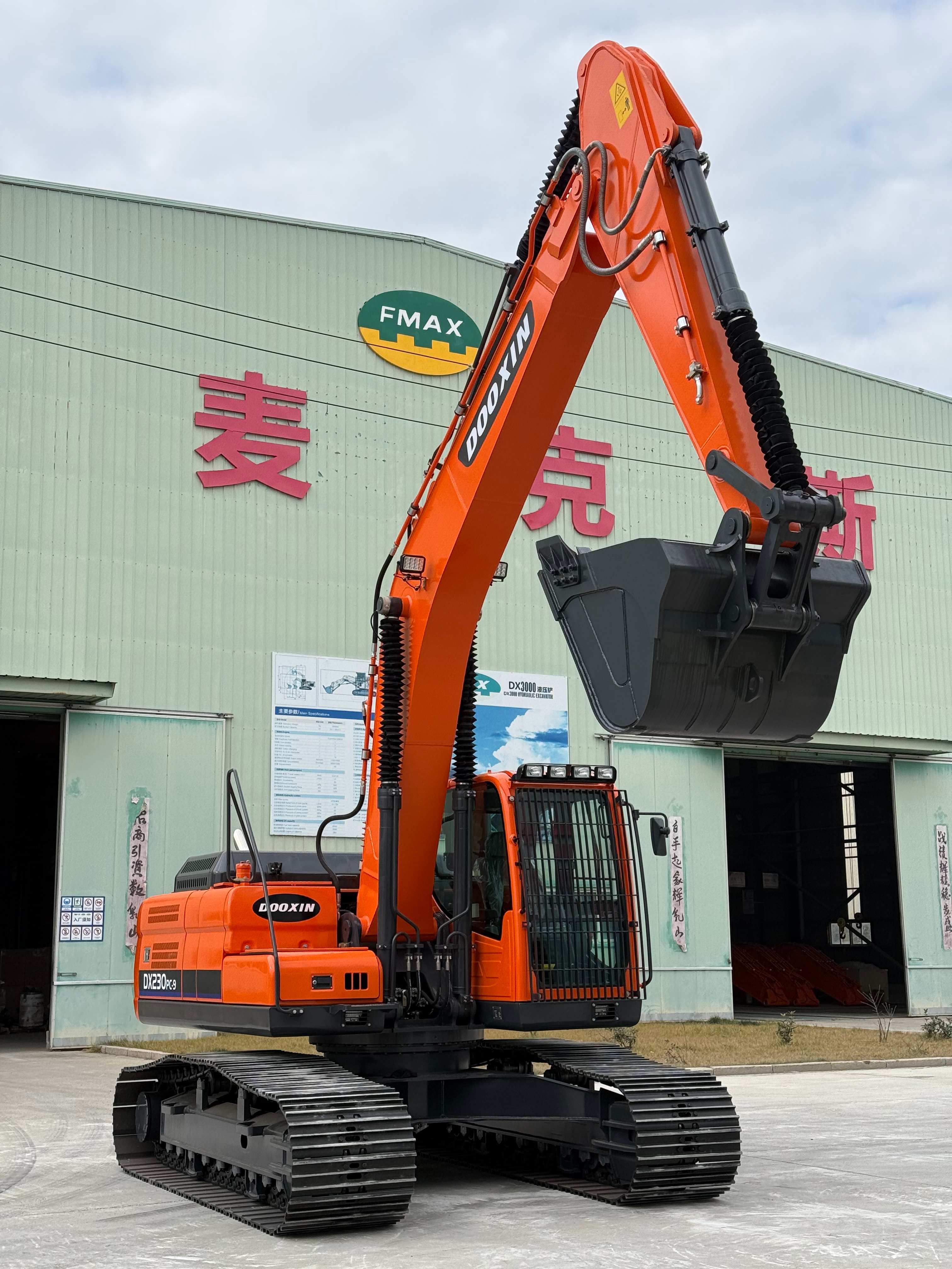 DX230 Crawler Excavatores Batch exportantur in Americam Meridionalem