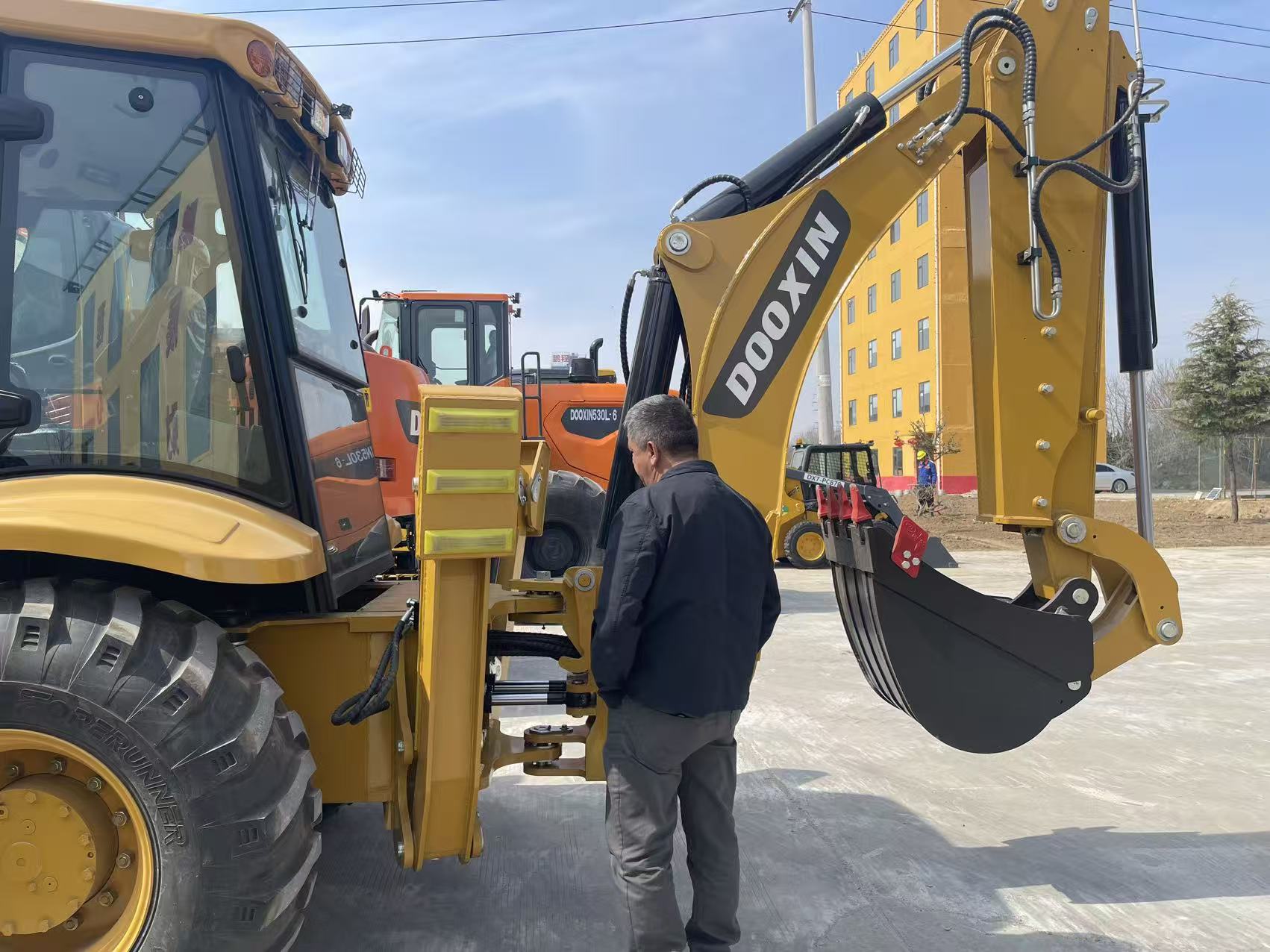 South American Customers Visit Our Factory