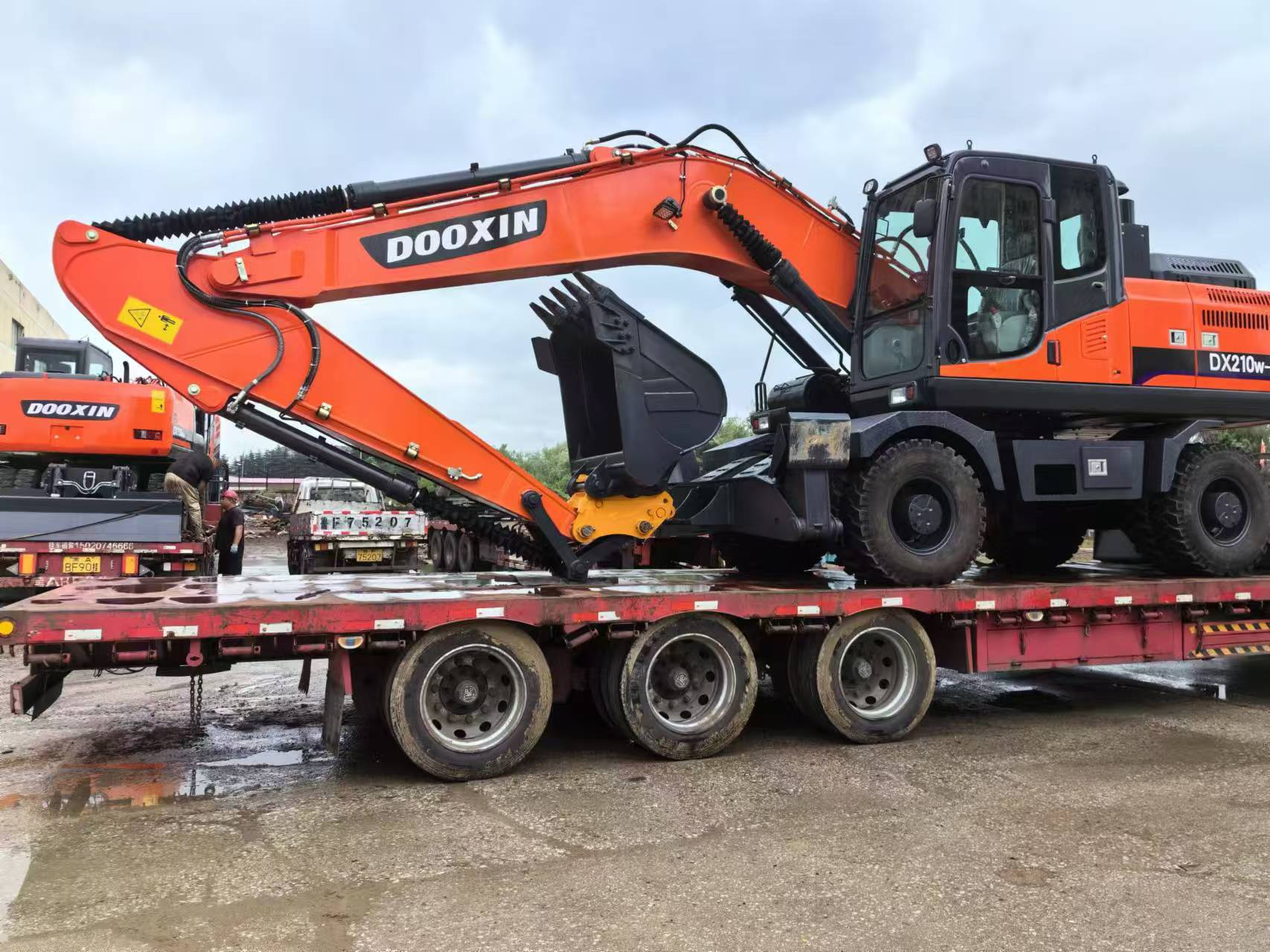 DX210 in batches in Africam emitur, CAVATOR
